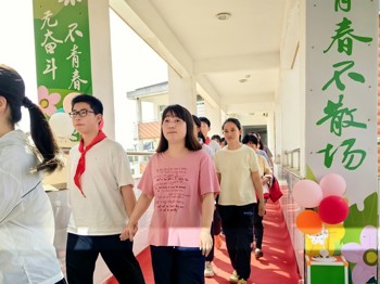 红领巾载童梦 青春启航新时代”青春礼暨少先队离队仪式